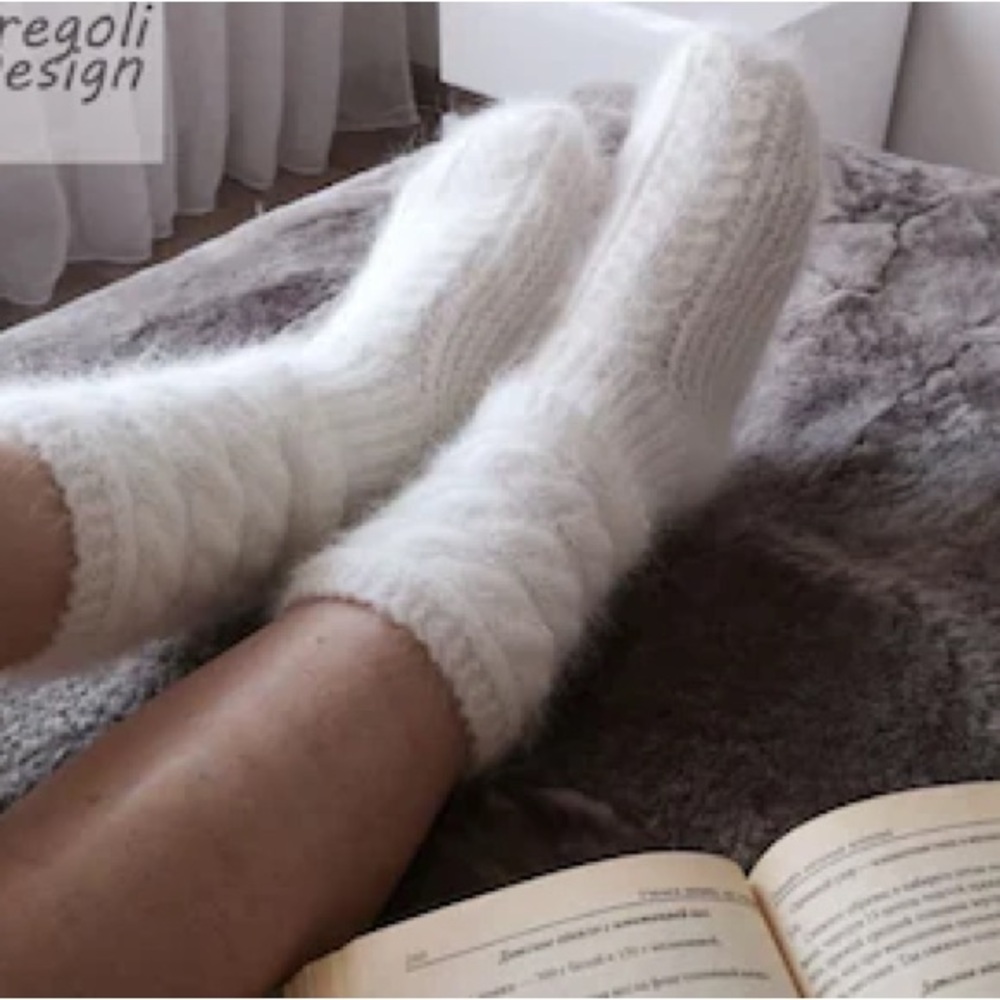 EXPRESS Knitted Cream Slippers - Women's Sizes 6-10